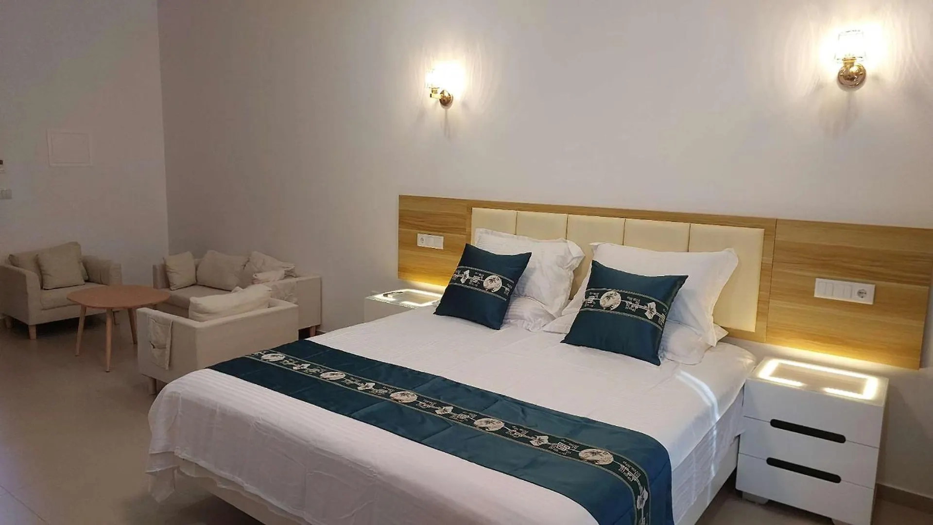 Lily Holiday Hotel location