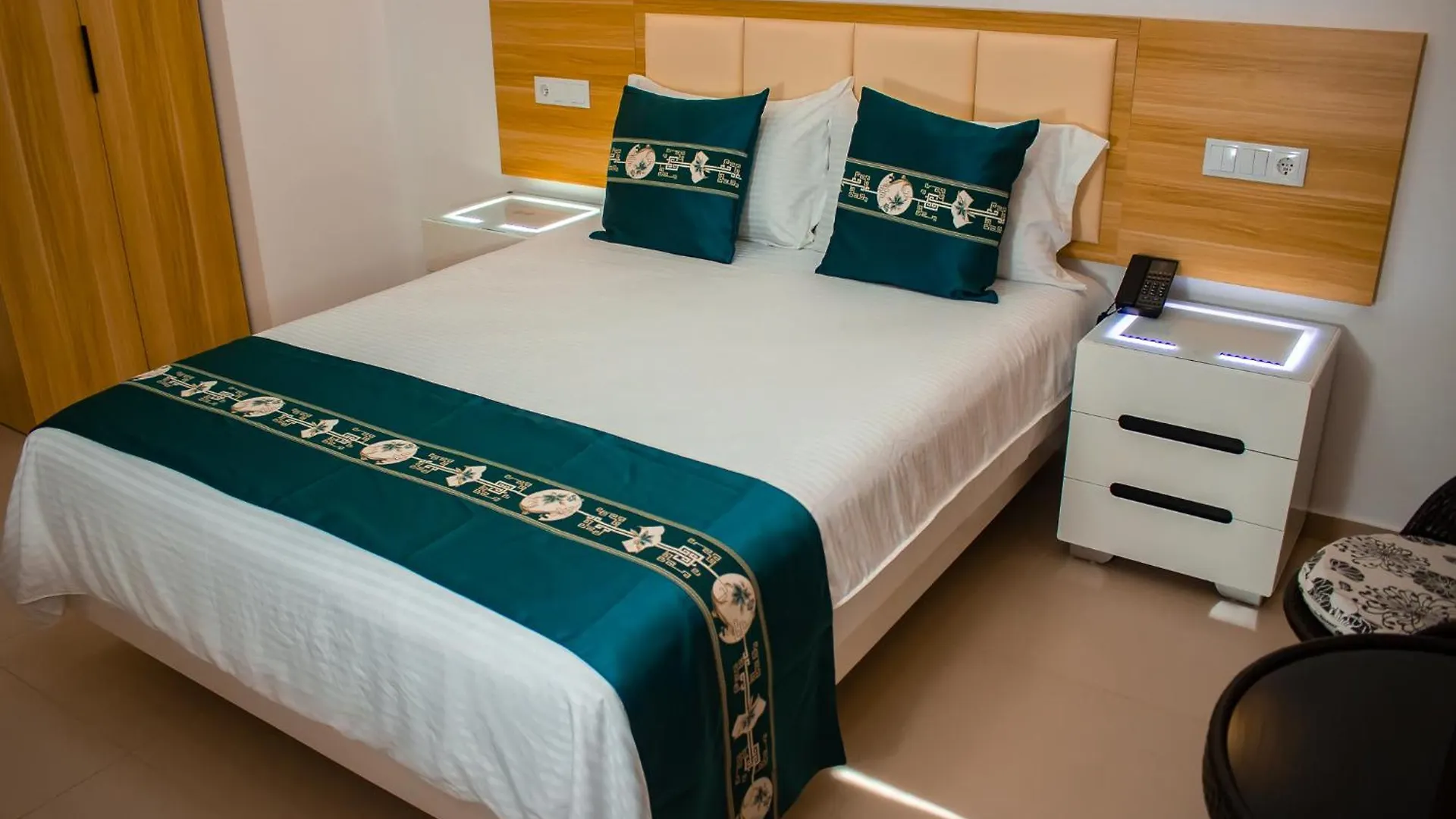 Lily Holiday Hotel 明德卢